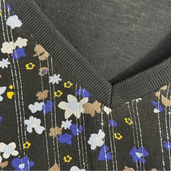 Gerard Darel Paris v-neck top, size 3 (US 12-14), floral/metallic, luxury, fall - Picture 10 of 11